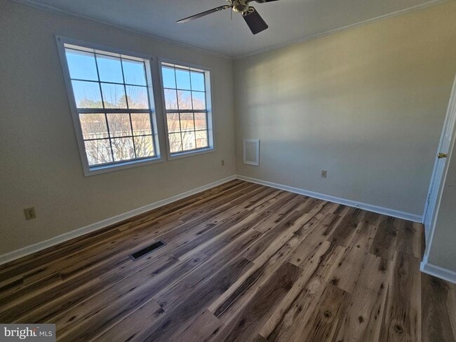 Building Photo - 1819 Picadilly Circus