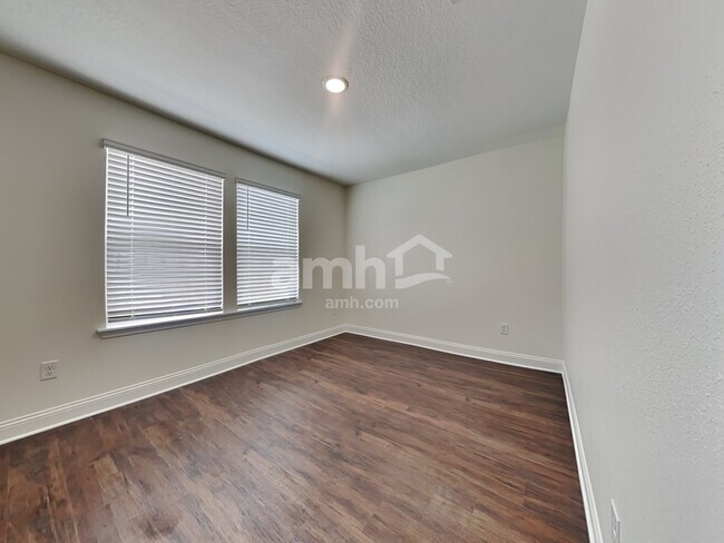 Building Photo - 311 Banyan Frst Dr