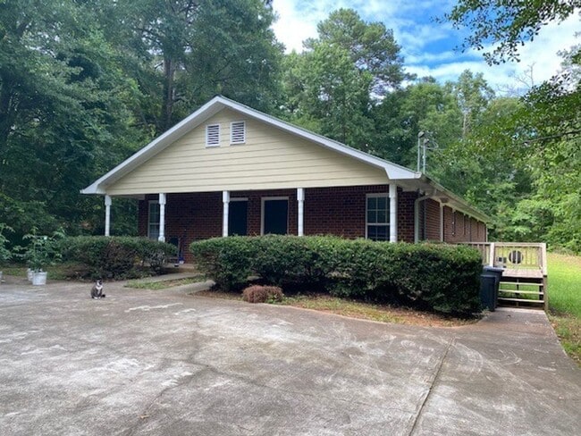 Primary Photo - 165-A VFW DRIVE | 2BED 2 BATH IN WATKINSVILLE