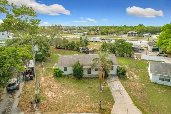 Building Photo - 201 Valencia Dr