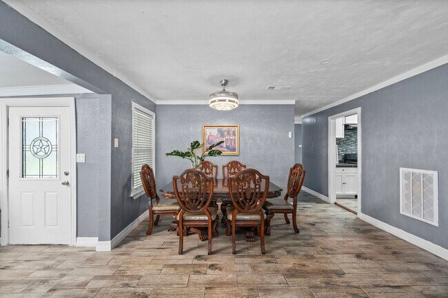 Building Photo - 105 Pompano Ave
