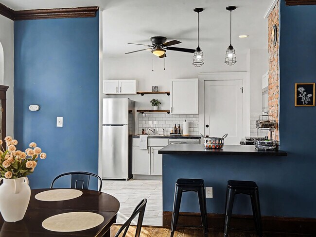 Building Photo - 10619 Bernard Ave