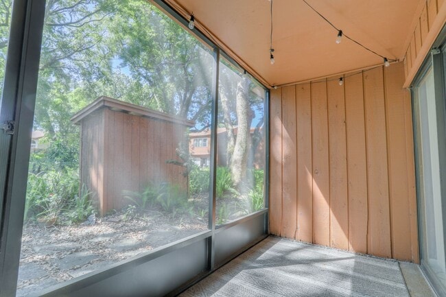 Building Photo - 1082 E Michigan St