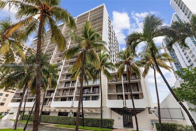 Building Photo - 2625 Collins Ave
