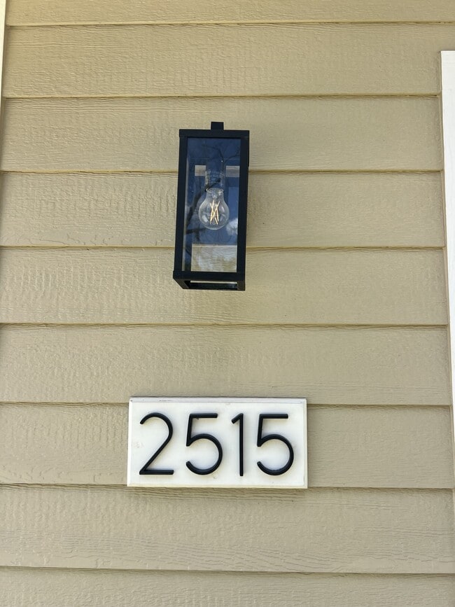 Building Photo - 2515 Kavanaugh Rd