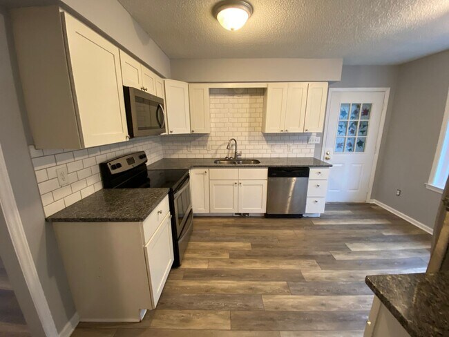 Building Photo - 3 Bedroom 2.5 Bath 2 car garage Fully updated home for rent in Gibsonville with  Granite counter ...