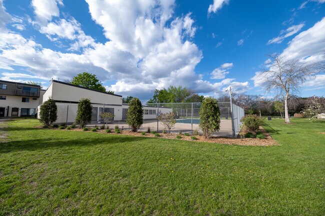 Building Photo - 7186 72nd Ln N