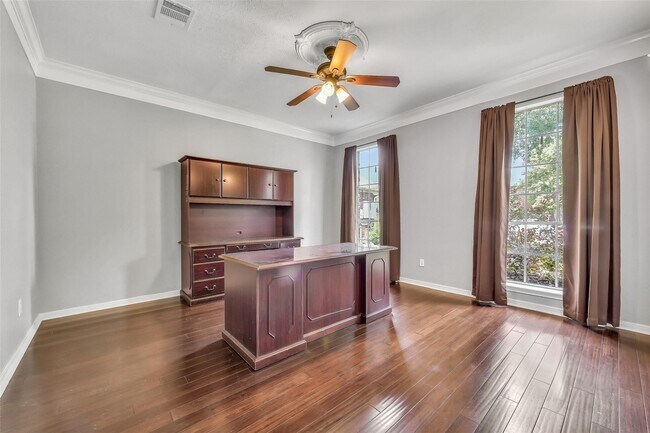 Building Photo - 2111 Riverside Dr