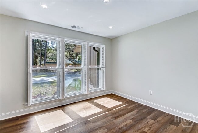 Building Photo - 18 Deer Run