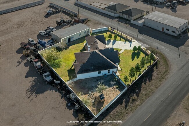 Building Photo - 1400 N Redondo Ave