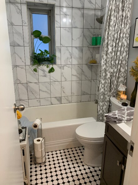 Building Photo - 5237 Fifth Ave