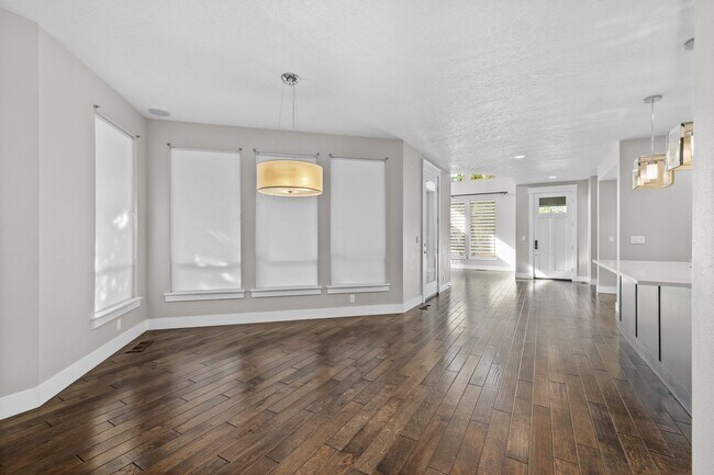 Building Photo - Luxury Living in Harris Ranch | 3 Bed + Office | 3 Bath | 2,713 Sq Ft
