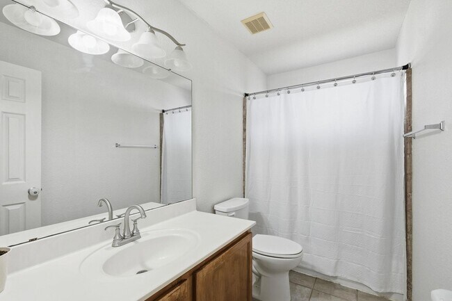 Building Photo - 1410 Katie Lynch Dr