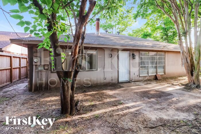 Building Photo - 13323 Oak Ledge Dr