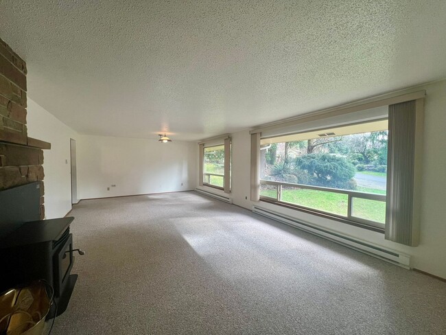 Building Photo - West Olympia Tri-Level Home