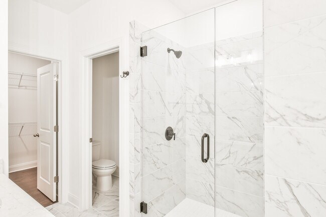 Building Photo - 6528 Beacon Dr