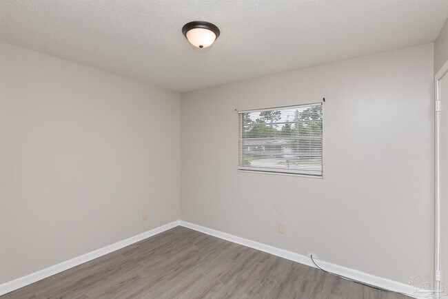 Building Photo - 6404 Dunbar Rd