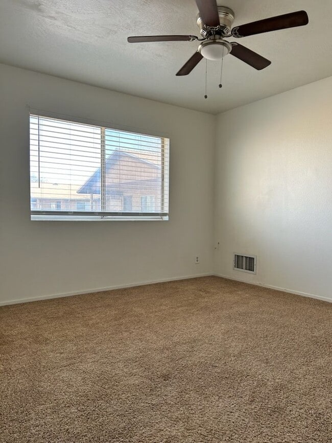 Building Photo - 1017 W Perdew Ave