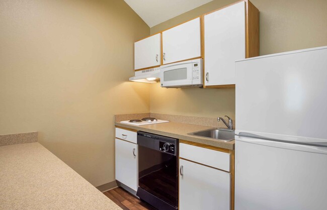 Building Photo - Furnished Studio-Charleston - Airport