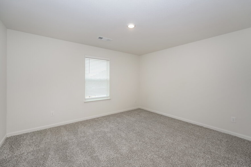 Building Photo - 1317 Woodwinds Dr