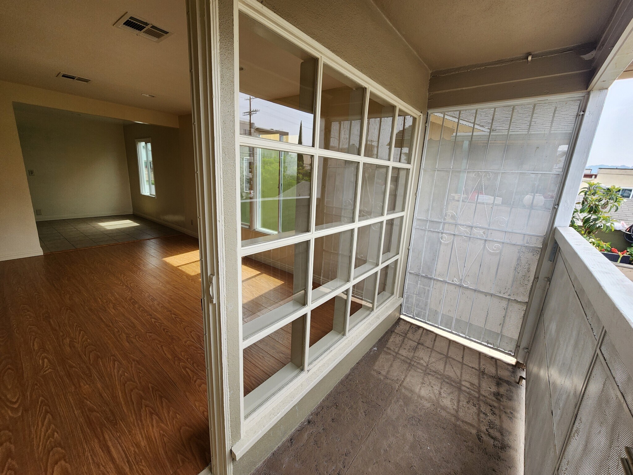 Building Photo - 5264 Cahuenga Blvd