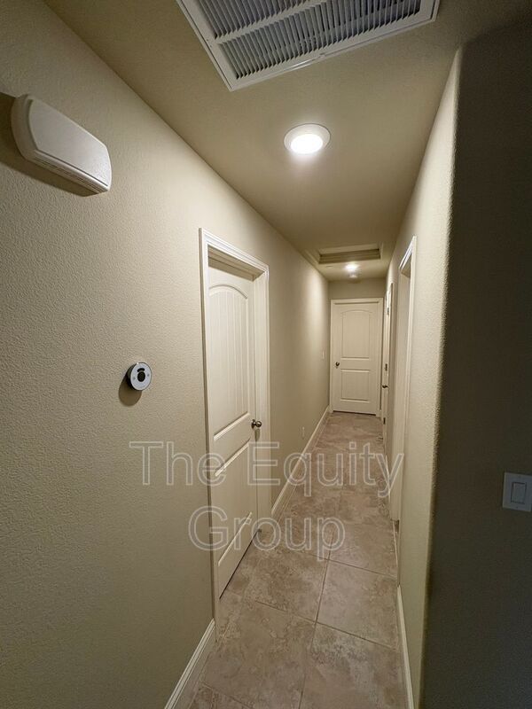 Building Photo - 4201 W Wren Ave