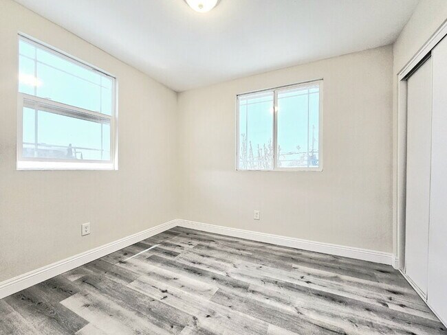 Building Photo - 321 E 103rd St