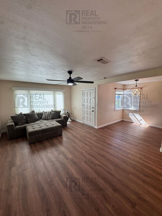 Building Photo - Charming, Updated, and Move-In Ready — A Lake Elsinore Gem!