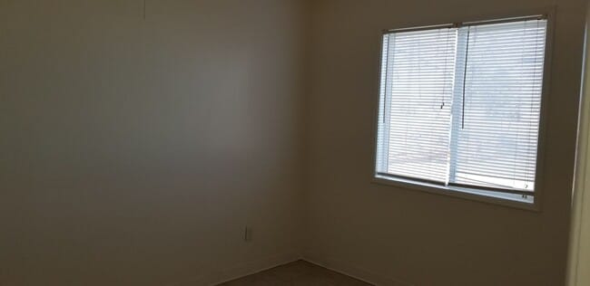 Building Photo - 1/2 OFF OCTOBER RENT