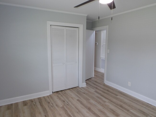 Building Photo - 3Bd/2BA   Brick Ranch Home