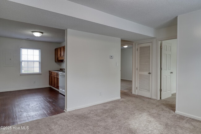 Building Photo - 2318 Indian Dr