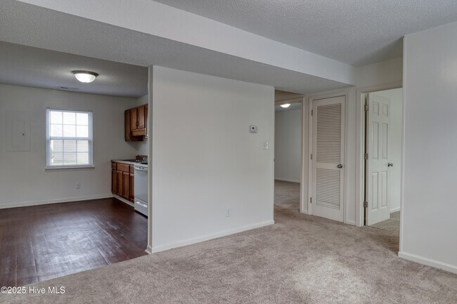 Building Photo - 2322 Indian Dr