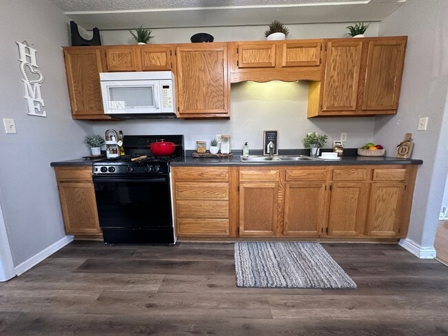 Building Photo - 2 bedroom, 1 bath home for rent in Evansdale