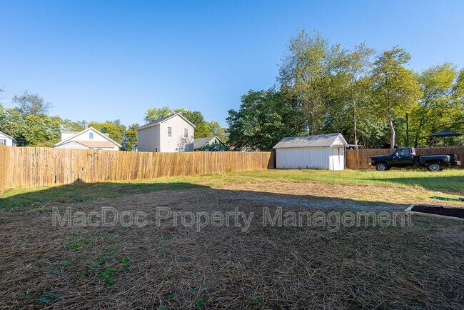 Building Photo - 214 Mansfield St