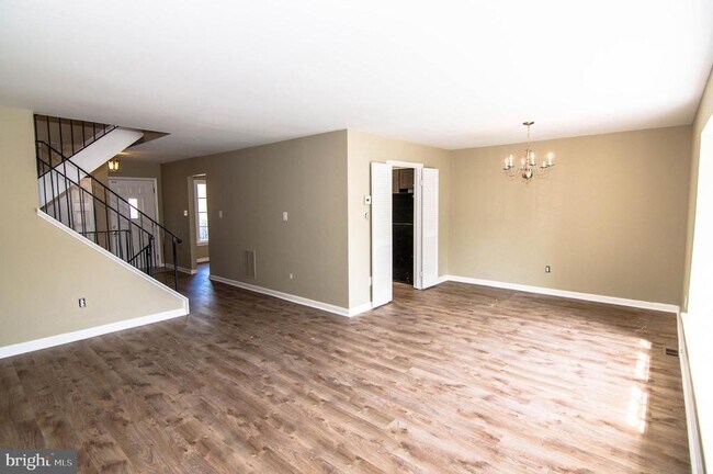 Building Photo - 5404 Helm Ct