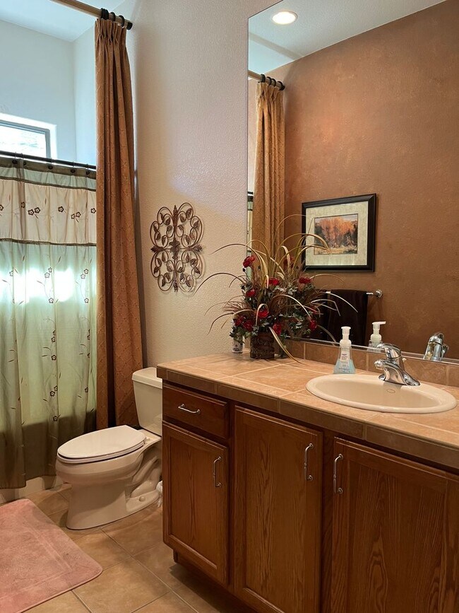 Building Photo - WINTER VACATION RENTAL-2 bedroom/2 bath