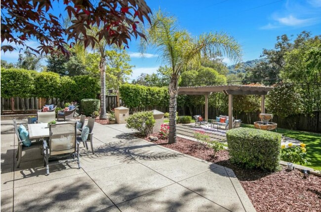 Building Photo - Gorgeous Monte Sereno Estate on Spacious Private Lot
