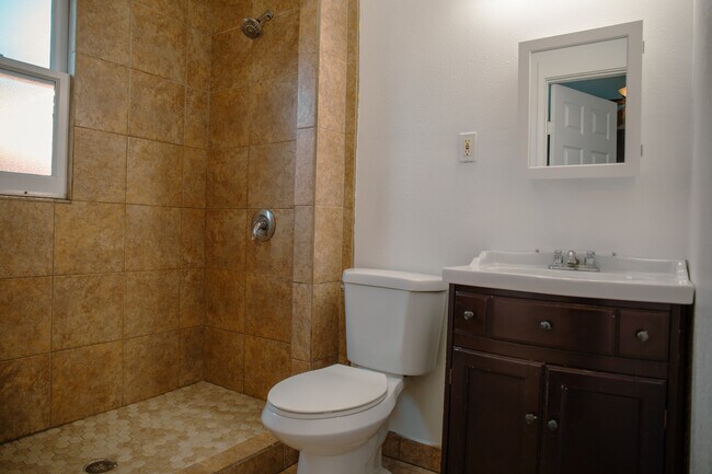 Building Photo - 137 25th St