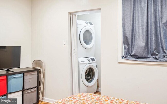 Building Photo - 1203 S 16th St