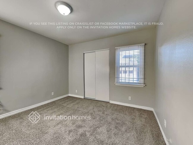 Building Photo - 758 W 104th St