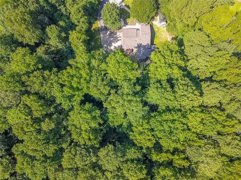 Building Photo - Room in Single Family Home on Azalea Dr
