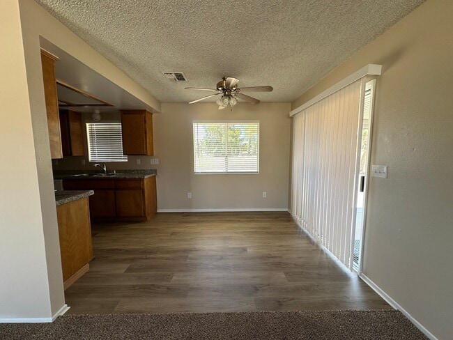 Building Photo - Beautiful 3 bedroom home available now