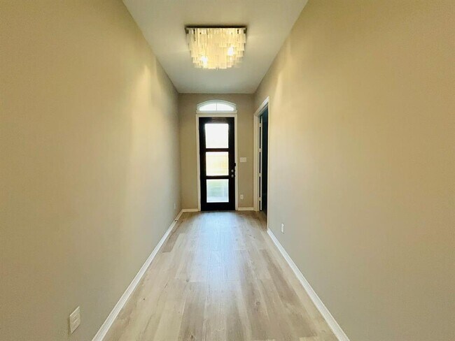 Building Photo - 18314 Southwood Creek Dr