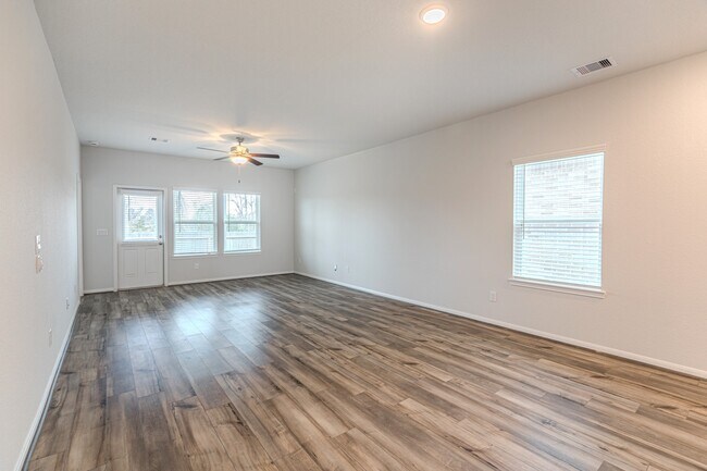 Building Photo - 100 Ashe Juniper Wy