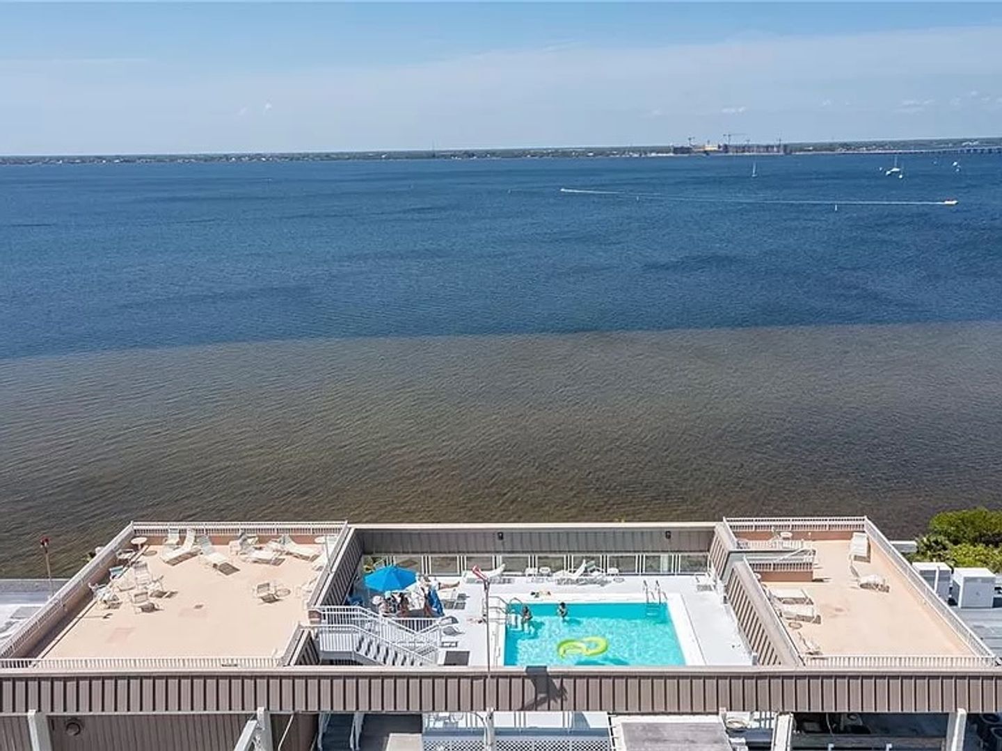 Building Photo - 1500 Park Beach Cir