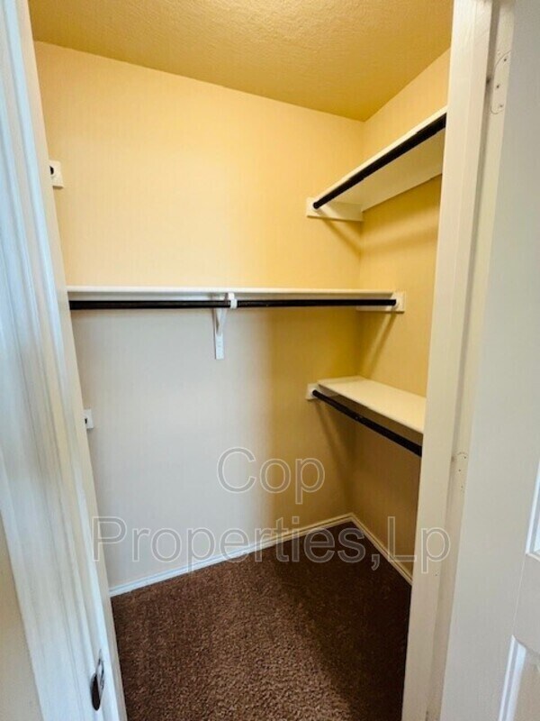 Building Photo - 12110 Kruth Pt