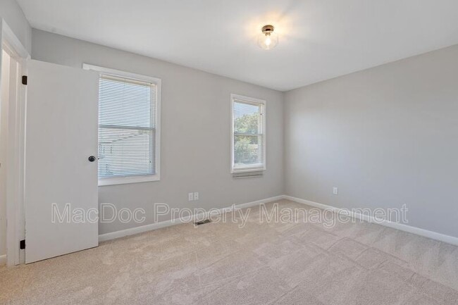 Building Photo - 5239 Daffodil Dr