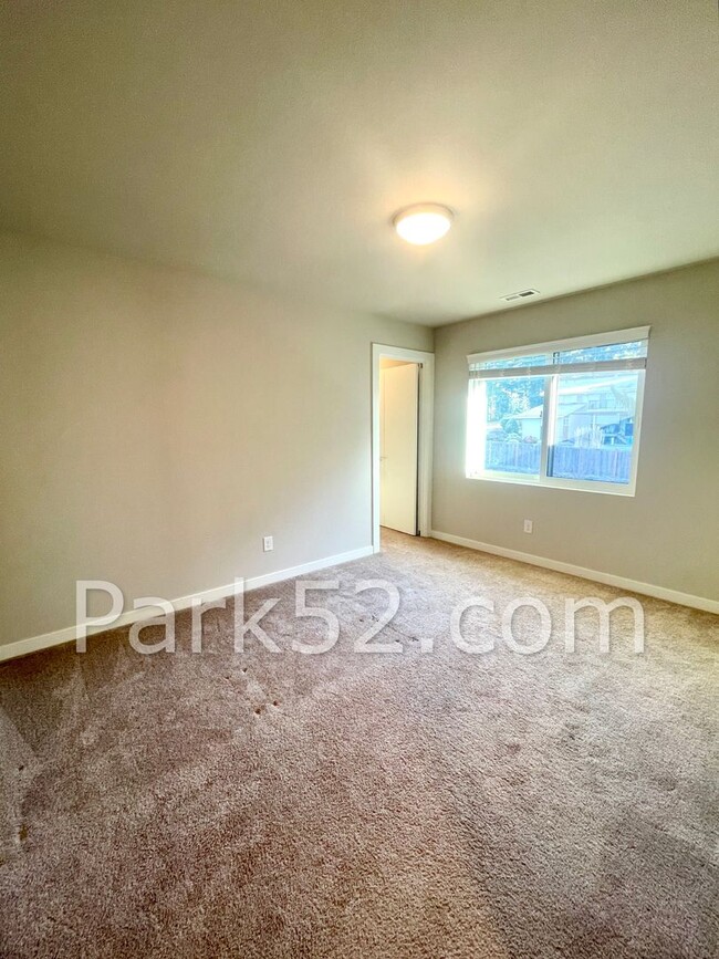 Building Photo - $250 Off 1st Full Month’s Rent! Beautiful ...