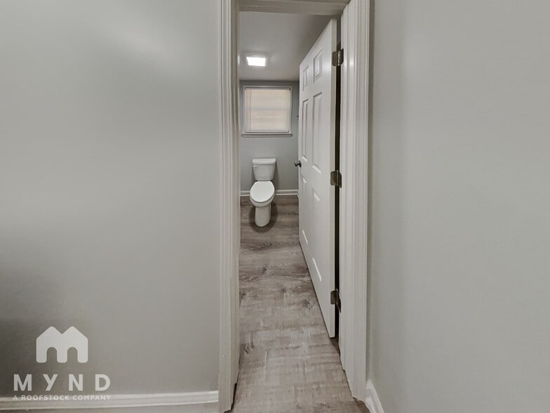 Building Photo - 240 N Hurst Mill Rd