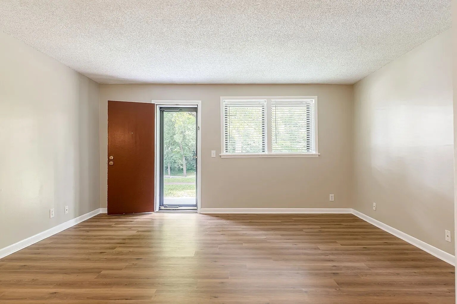 Building Photo - 2929 Selena Dr